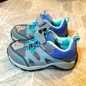 Merrell toddler hiking shoe rarely worn!